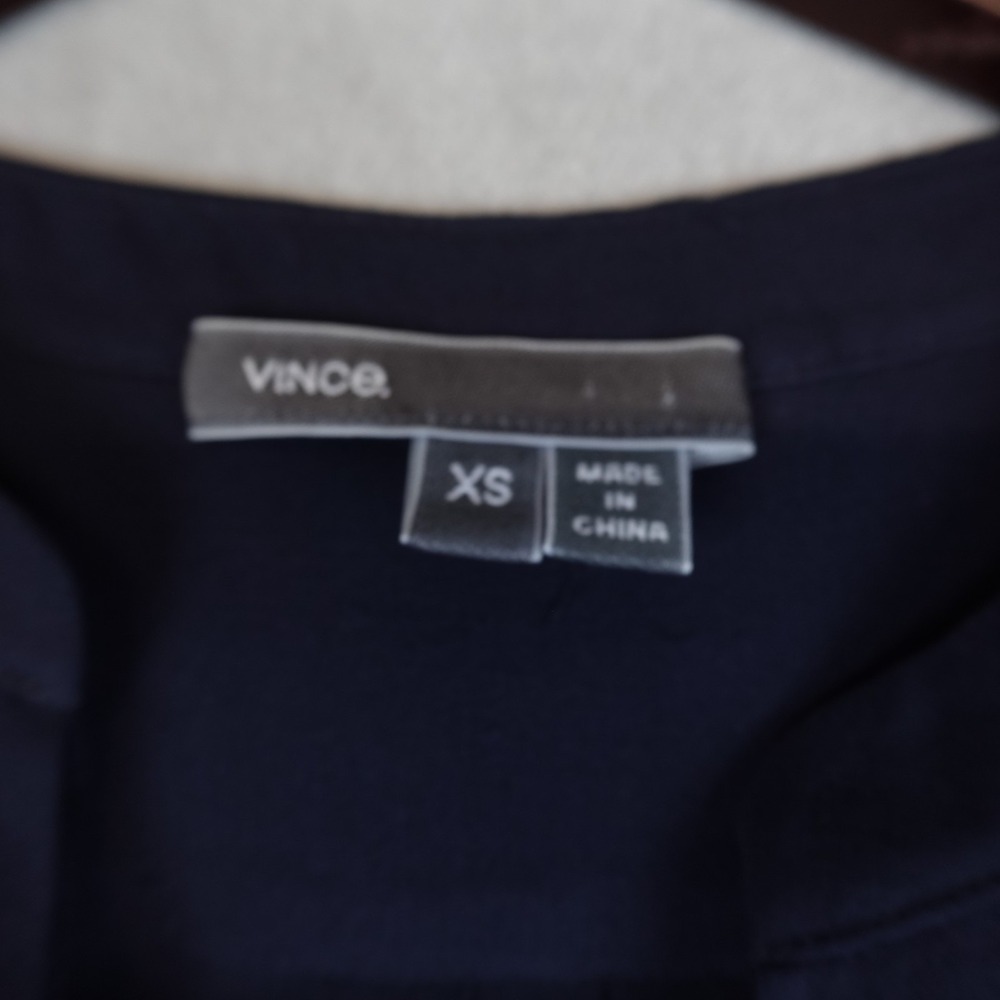 Vince Silk Top Womens XS Navy Lagenlook Minimalist Core Career - Picture 2 of 7